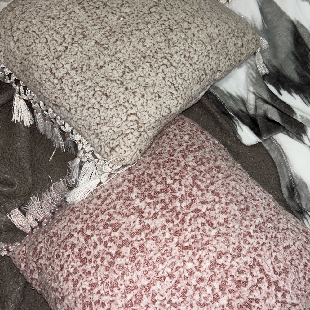 urban outfitters pillow set